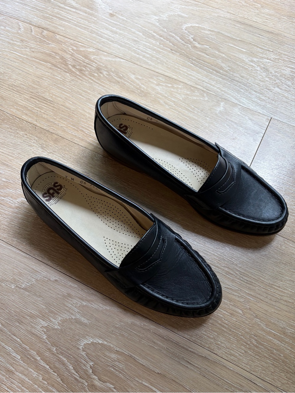 SAS Black Leather Tripad Comfort Slip-On Penny Loafers